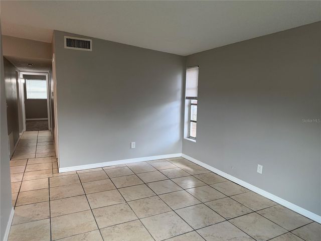 8707 N MANDARINE PLACE B, Tampa, FL 33617