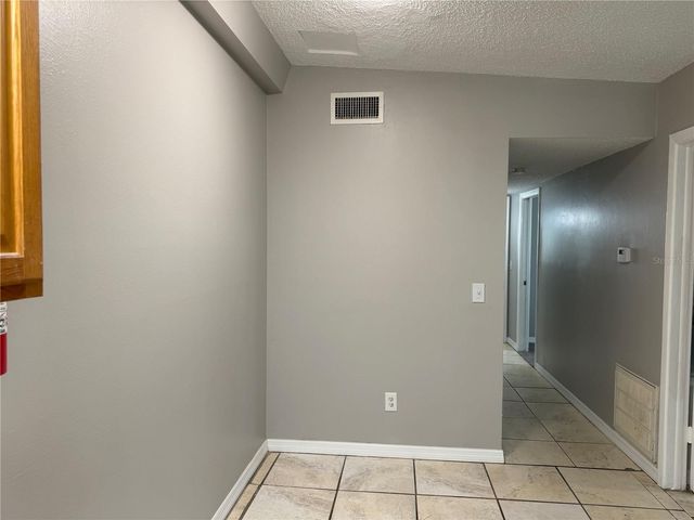 8707 N MANDARINE PLACE B, Tampa, FL 33617