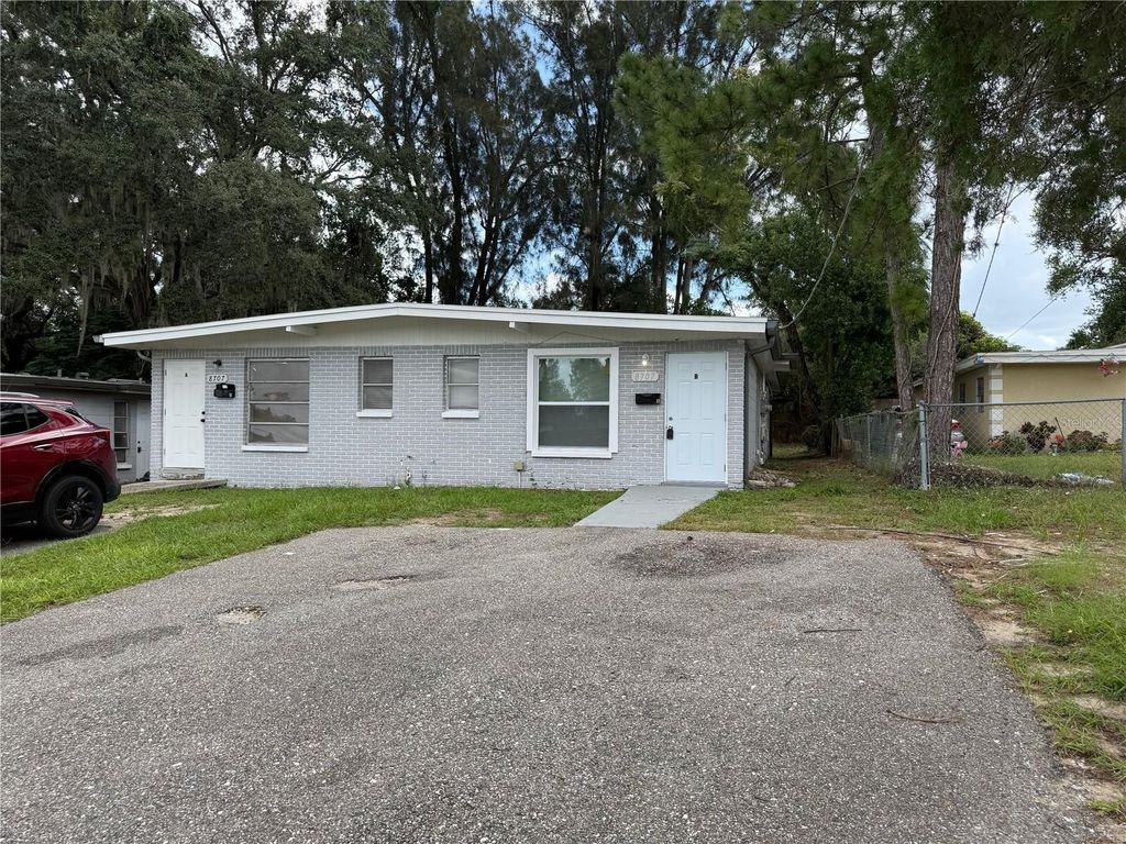 8707 N MANDARINE PLACE B, Tampa, FL 33617