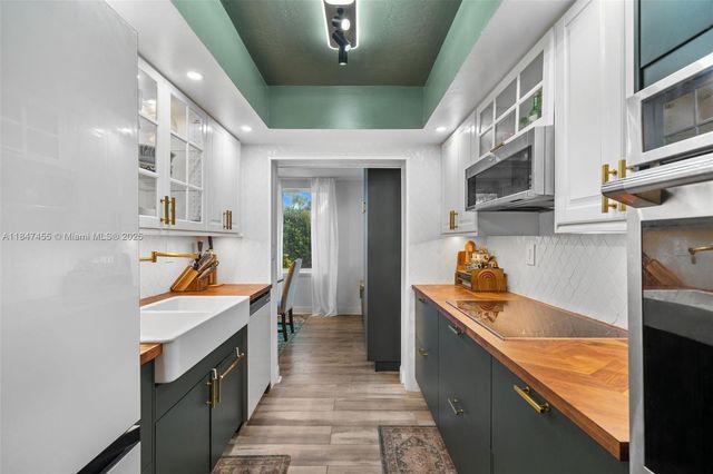 6351 Moseley St, Hollywood, FL 33024