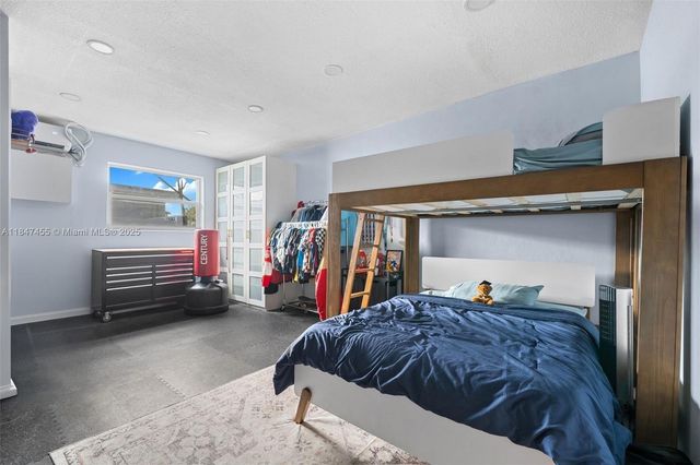 6351 Moseley St, Hollywood, FL 33024