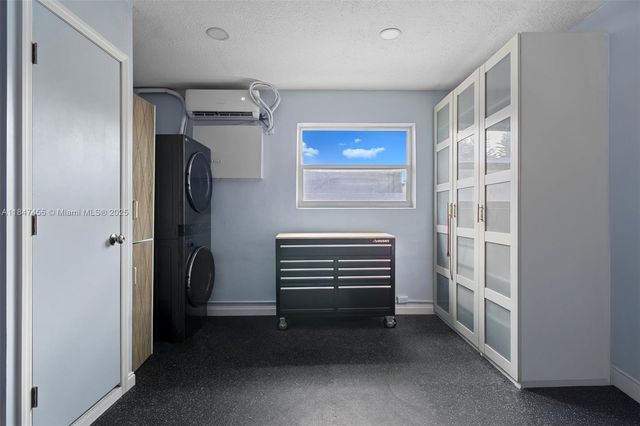 6351 Moseley St, Hollywood, FL 33024