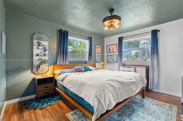 6351 Moseley St, Hollywood, FL 33024