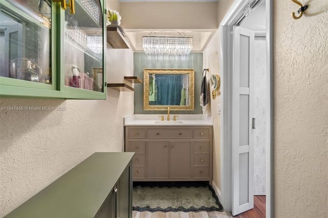 6351 Moseley St, Hollywood, FL 33024