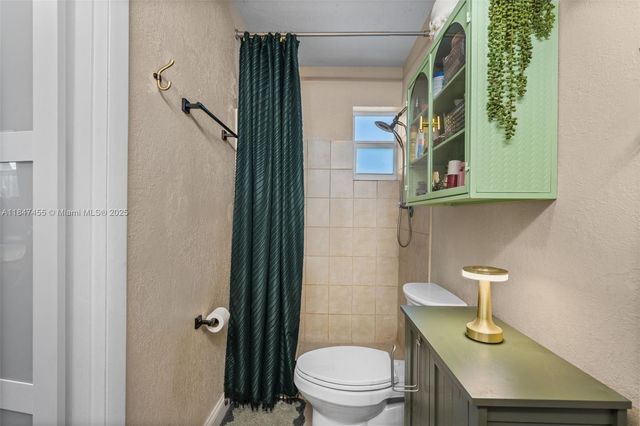 6351 Moseley St, Hollywood, FL 33024