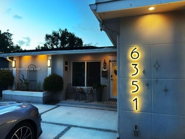 6351 Moseley St, Hollywood, FL 33024