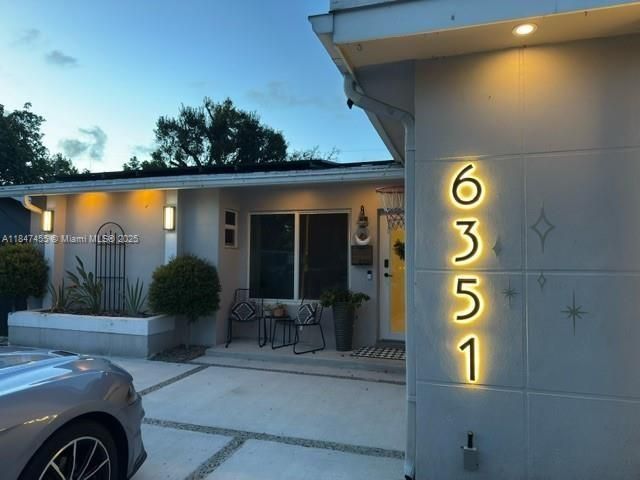 6351 Moseley St, Hollywood, FL 33024