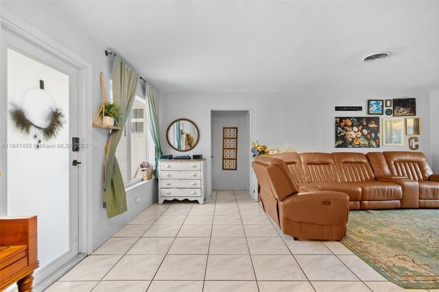 6351 Moseley St, Hollywood, FL 33024