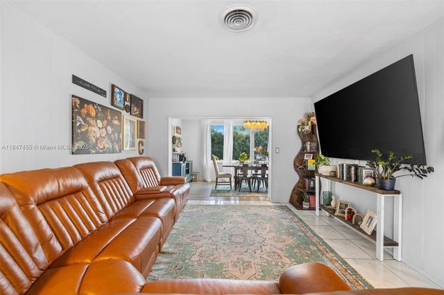 6351 Moseley St, Hollywood, FL 33024