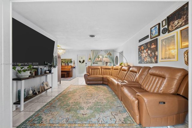 6351 Moseley St, Hollywood, FL 33024