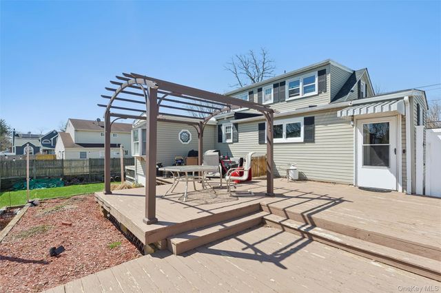 184 Smith Road, Ronkonkoma, NY 11779