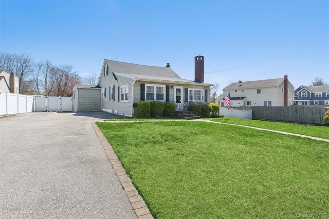 184 Smith Road, Ronkonkoma, NY 11779