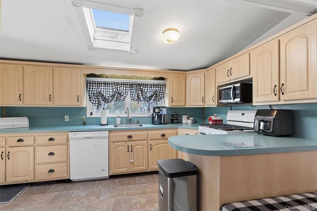 184 Smith Road, Ronkonkoma, NY 11779