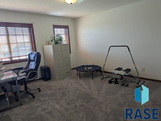 8128 S Grass Creek Dr Drive, Sioux Falls, SD 57108