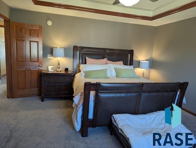 8128 S Grass Creek Dr Drive, Sioux Falls, SD 57108
