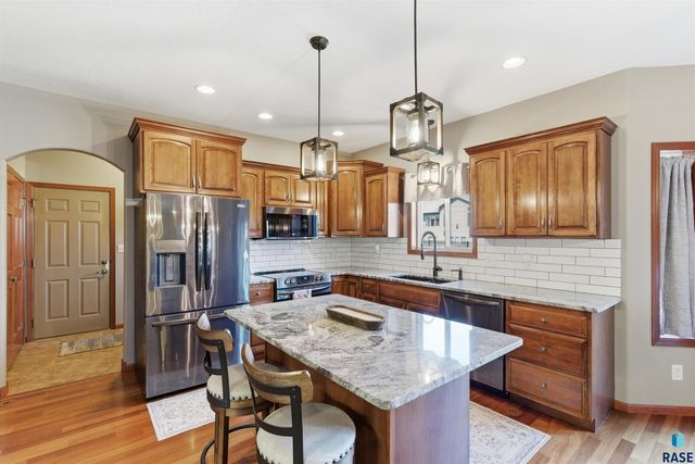 8128 S Grass Creek Dr Drive, Sioux Falls, SD 57108