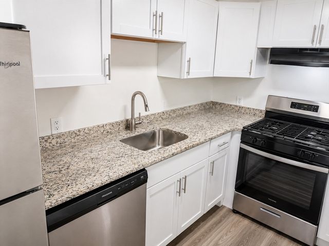 476 Riverside Dr 204, Lawrence, MA 01841