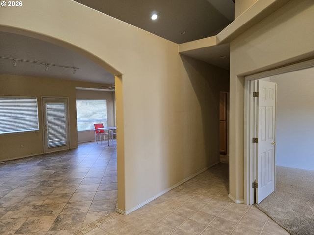 2261 CONDOR Dr, Redmond, OR 97756