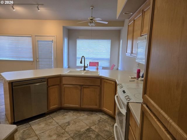 2261 CONDOR Dr, Redmond, OR 97756