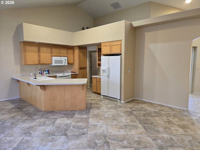 2261 CONDOR Dr, Redmond, OR 97756