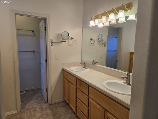 2261 CONDOR Dr, Redmond, OR 97756