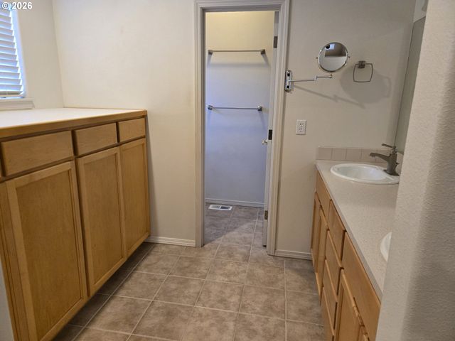 2261 CONDOR Dr, Redmond, OR 97756