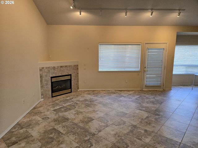 2261 CONDOR Dr, Redmond, OR 97756
