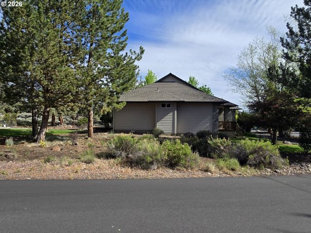 2261 CONDOR Dr, Redmond, OR 97756