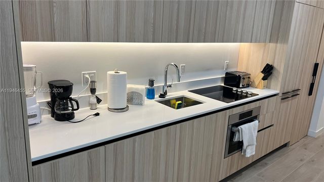 225 N Miami Ave 312, Miami, FL 33128