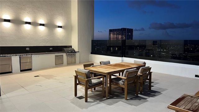 225 N Miami Ave 312, Miami, FL 33128