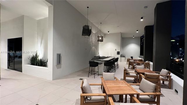 225 N Miami Ave 312, Miami, FL 33128