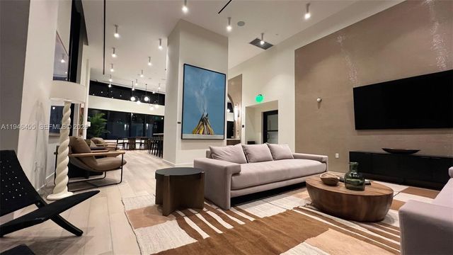 225 N Miami Ave 312, Miami, FL 33128