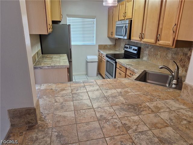 830 SW 48th TER 3, Cape Coral, FL 33914