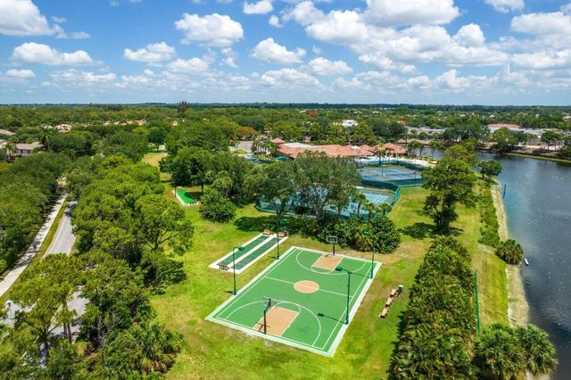 2224 Soundings Court, Greenacres, FL 33413