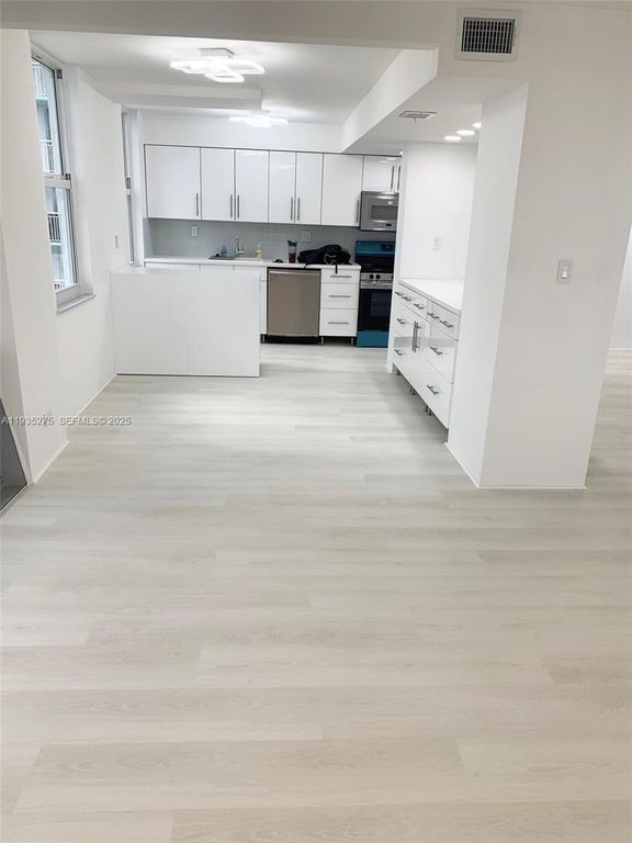 Image 10 of property listing at 301 174th St 1818, Sunny Isles Beach, FL 33160