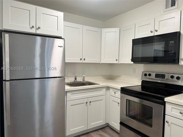 2500 Johnson St 6, Hollywood, FL 33020