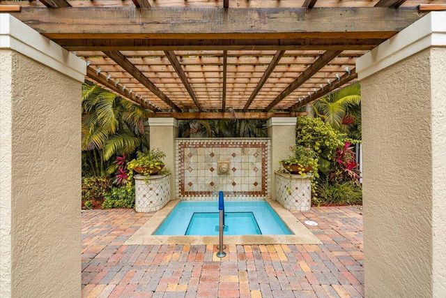 720 S Sapodilla Avenue 204, West Palm Beach, FL 33401