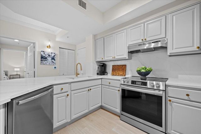 720 S Sapodilla Avenue 204, West Palm Beach, FL 33401