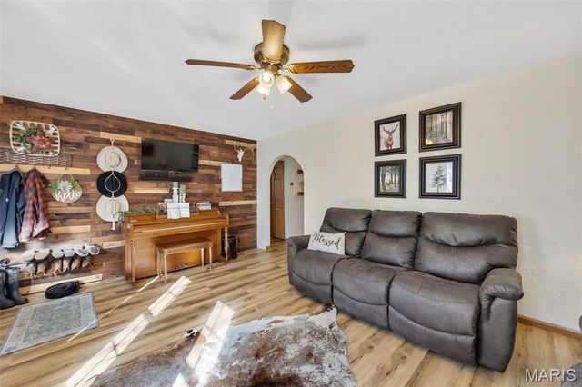 607 Nicholson Drive, Potosi, MO 63664