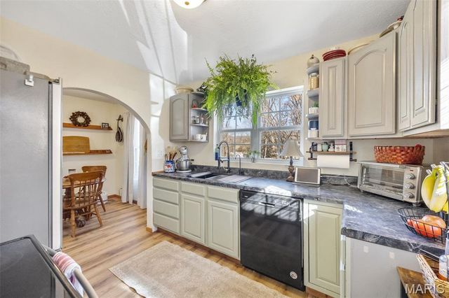 607 Nicholson Drive, Potosi, MO 63664