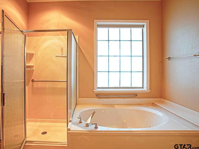 2206 Kennebunk Lane, Tyler, TX 75703