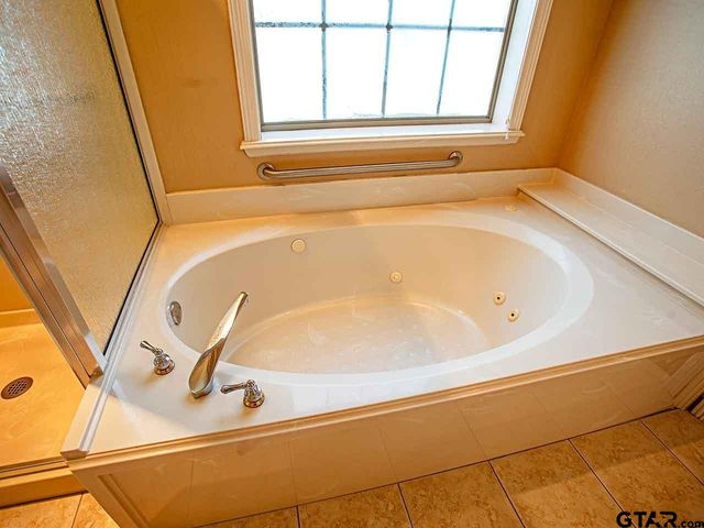 2206 Kennebunk Lane, Tyler, TX 75703