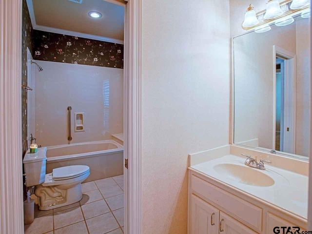 2206 Kennebunk Lane, Tyler, TX 75703