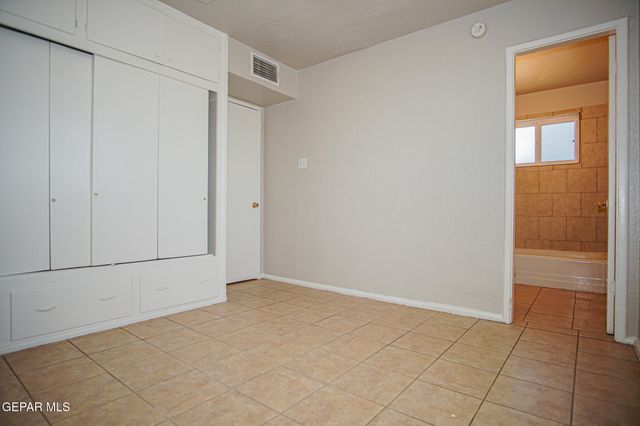 1317 Saint Johns Drive 6, El Paso, TX 79903