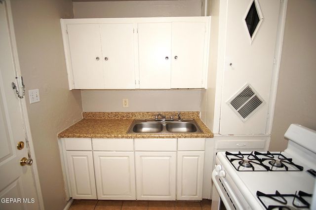 1317 Saint Johns Drive 6, El Paso, TX 79903