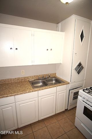 1317 Saint Johns Drive 6, El Paso, TX 79903