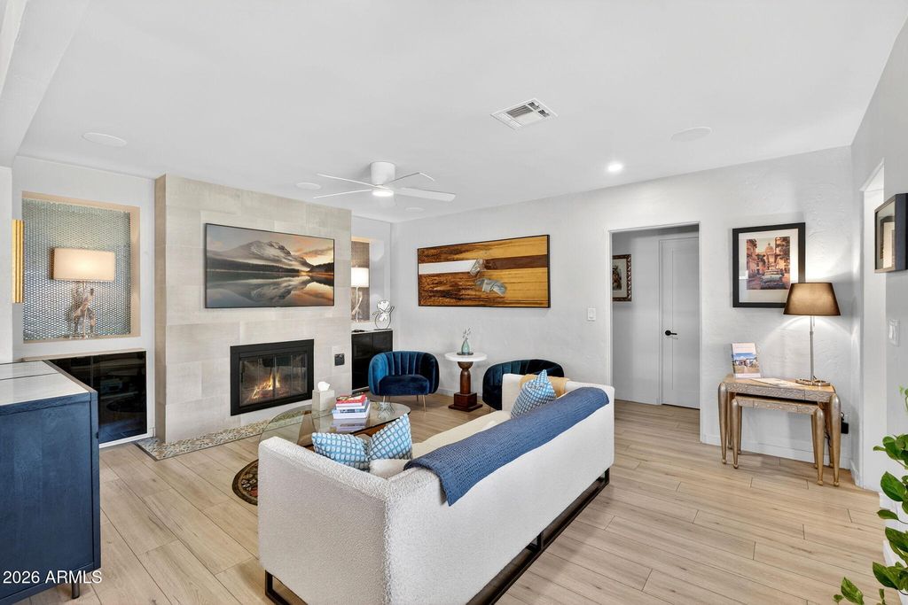 Image 11 of property listing at 938 W Portland Street, Phoenix, AZ 85007
