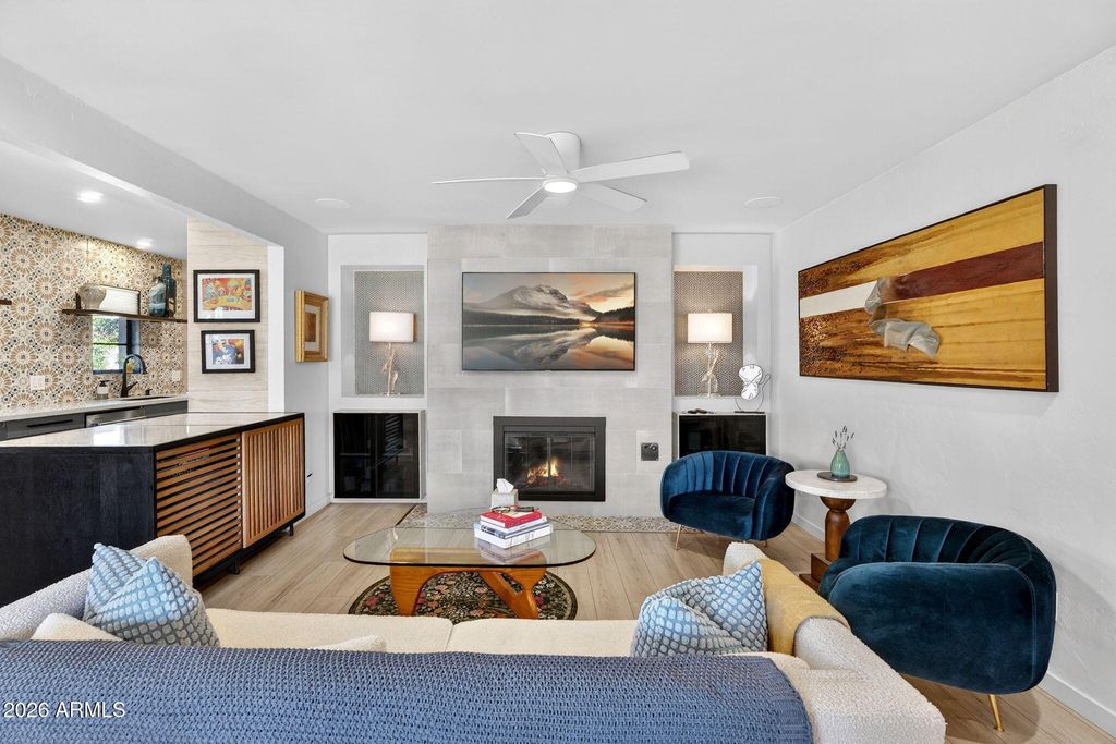 Image 12 of property listing at 938 W Portland Street, Phoenix, AZ 85007