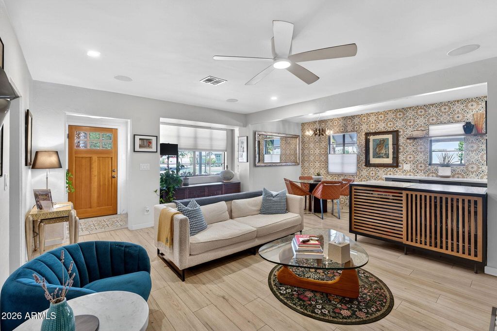 Image 14 of property listing at 938 W Portland Street, Phoenix, AZ 85007