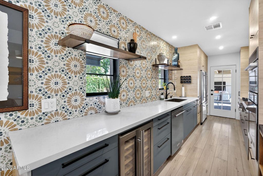 Image 15 of property listing at 938 W Portland Street, Phoenix, AZ 85007